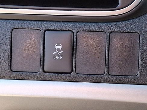 Used 2015 Toyota Camry LE image 21