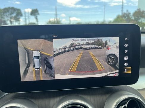 Used 2022 Mercedes-Benz GLC 300 4MATIC image 4