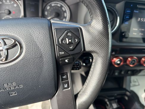 Used 2019 Toyota Tacoma TRD Off-Road w/ Technology Package image 19
