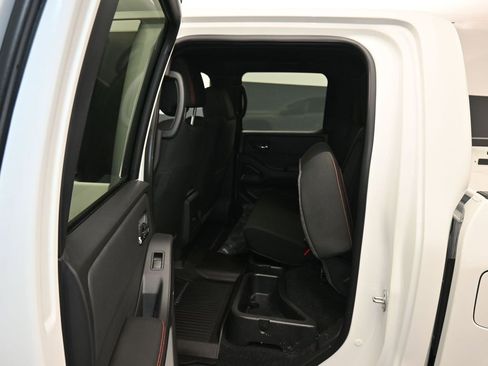 Used 2024 Nissan Frontier PRO-4X w/ Technology Package image 34