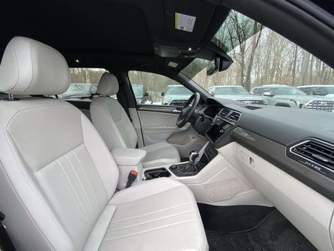 Used 2022 Volkswagen Tiguan SE R-Line image 21