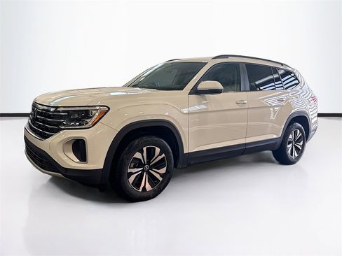 Certified 2025 Volkswagen Atlas SE image 1