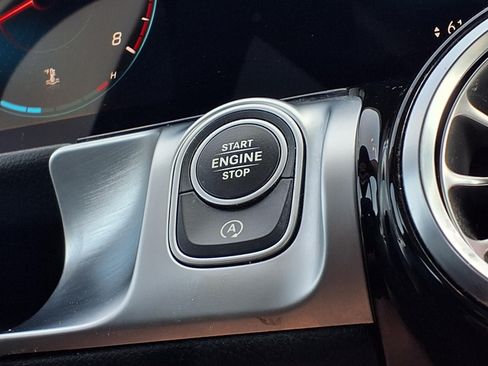 Used 2022 Mercedes-Benz GLB 250 4MATIC w/ Premium Package Lite image 28