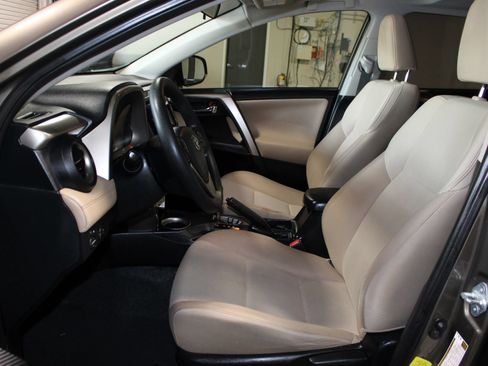Used 2015 Toyota RAV4 XLE FWD image 21