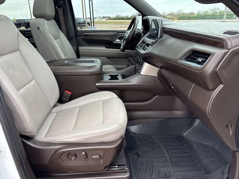 Used 2022 Chevrolet Suburban Z71 w/ Luxury Package image 17