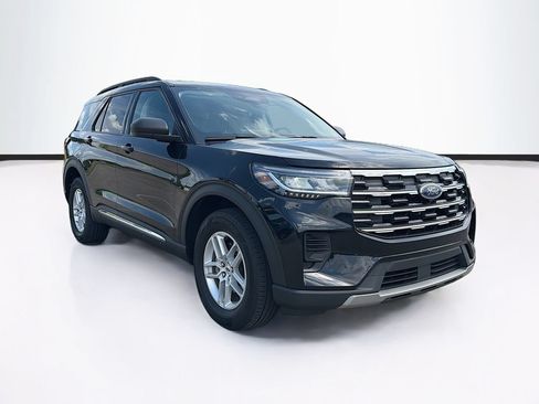 Used 2025 Ford Explorer Active AWD/4WD image 3