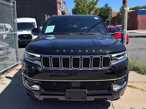 Used 2022 Jeep Wagoneer Series II image 2