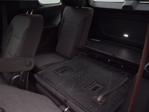 Used 2023 Chevrolet Traverse LT w/ LPO, Floor Liner Package AWD/4WD image 9