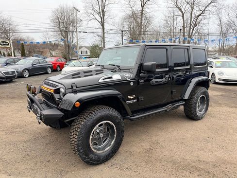 Used 2013 Jeep Wrangler Unlimited Sahara image 1