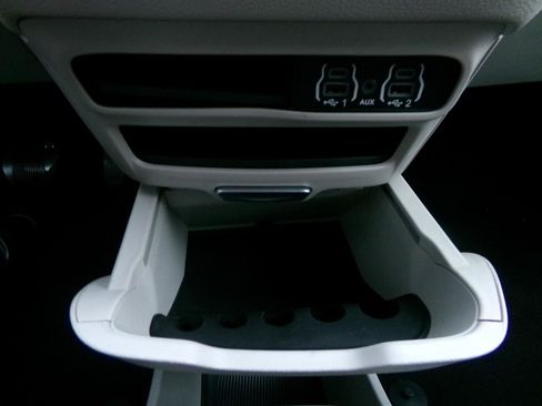 Used 2023 Chrysler Pacifica Touring-L AWD/4WD image 15