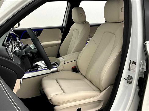 New 2025 Mercedes-Benz GLB 250 image 9