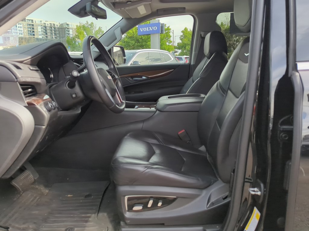 Used 2020 Cadillac Escalade Premium Luxury AWD/4WD image 11