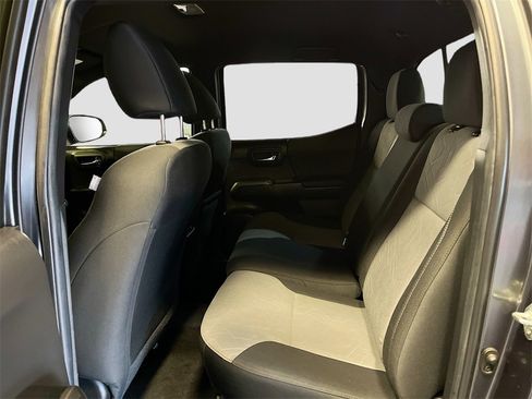 Used 2022 Toyota Tacoma TRD Off-Road image 22