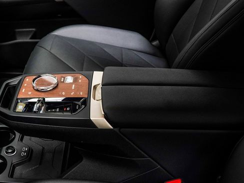 Used 2022 BMW iX xDrive50 w/ Sport Package image 20