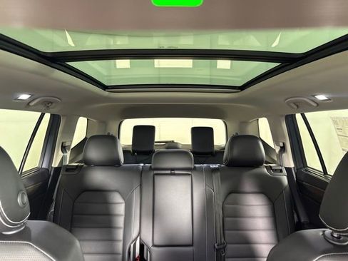 Used 2025 Volkswagen Atlas SEL AWD/4WD image 14