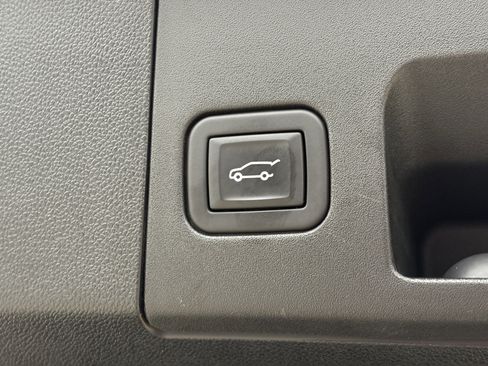 Used 2024 Cadillac XT4 Premium Luxury image 10