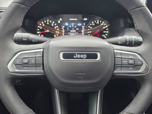 Certified 2022 Jeep Compass Latitude FWD image 33