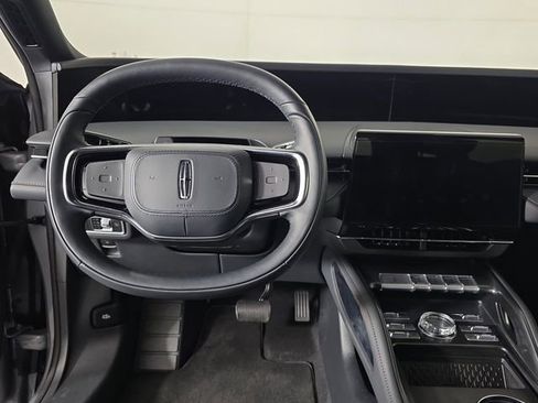 Used 2025 Lincoln Nautilus Reserve w/ Jet Appearance Package AWD/4WD image 9