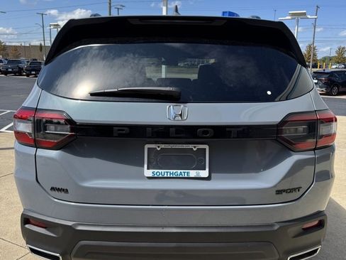 New 2025 Honda Pilot Sport image 4
