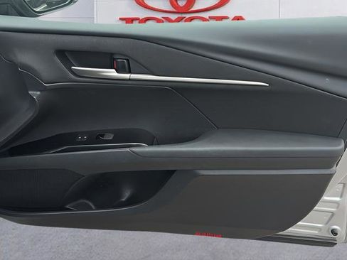 Used 2025 Toyota Camry LE image 10