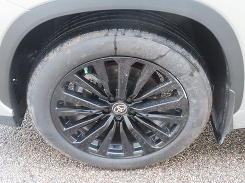 Used 2023 Toyota Highlander XSE image 16