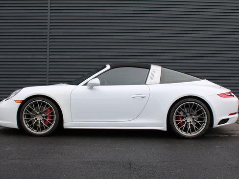 Used 2017 Porsche 911 Targa 4S image 2