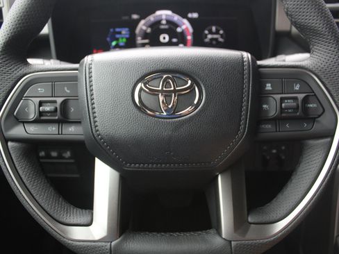 Certified 2026 Toyota Tundra Limited AWD/4WD image 17