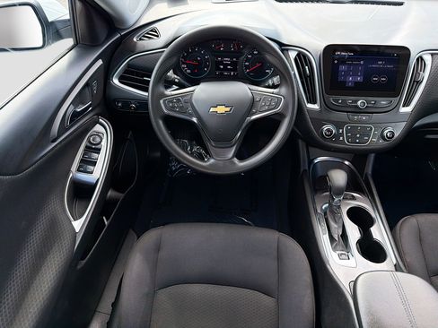 Used 2025 Chevrolet Malibu LT FWD image 16