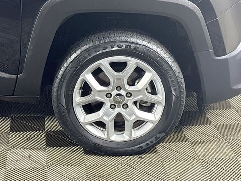 Used 2018 Jeep Renegade Latitude image 22