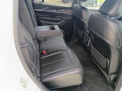Used 2024 Jeep Grand Cherokee Limited AWD/4WD image 19