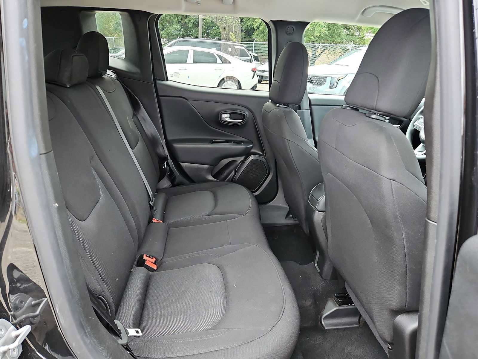 Used 2023 Jeep Renegade Latitude AWD/4WD image 16