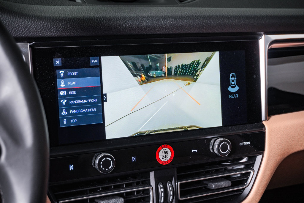Certified 2026 Porsche Macan AWD/4WD image 23