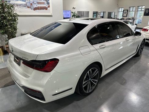 Used 2020 BMW 745e xDrive AWD/4WD image 29