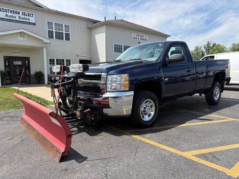 Used 2010 Chevrolet Silverado 2500 W/T w/ Snow Plow Prep Package AWD/4WD image 2