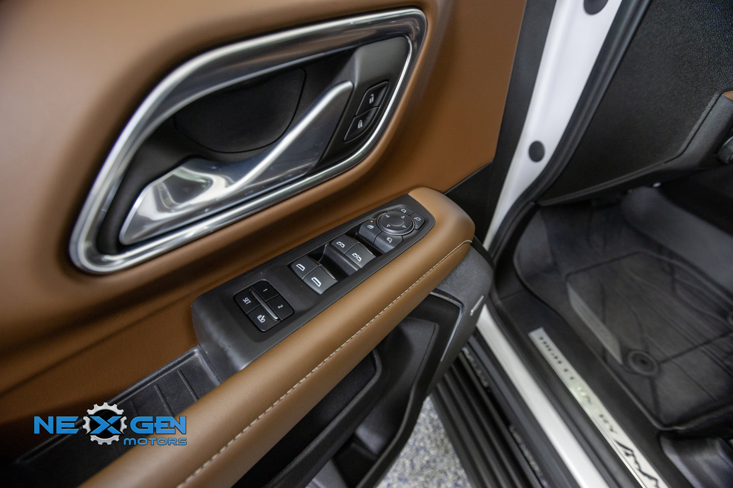 Used 2023 Chevrolet Tahoe High Country AWD/4WD image 13