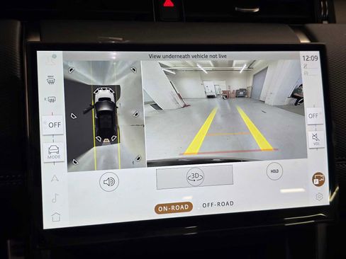 New 2025 Land Rover Discovery Sport Dynamic SE image 30