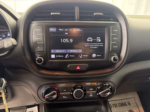 Used 2022 Kia Soul LX FWD image 9