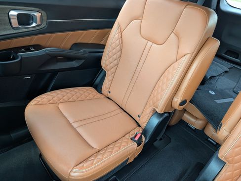 Certified 2023 Kia Sorento SX Prestige AWD/4WD image 12