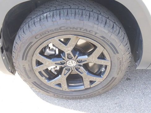 Used 2024 Volkswagen Atlas Peak Edition SE image 13