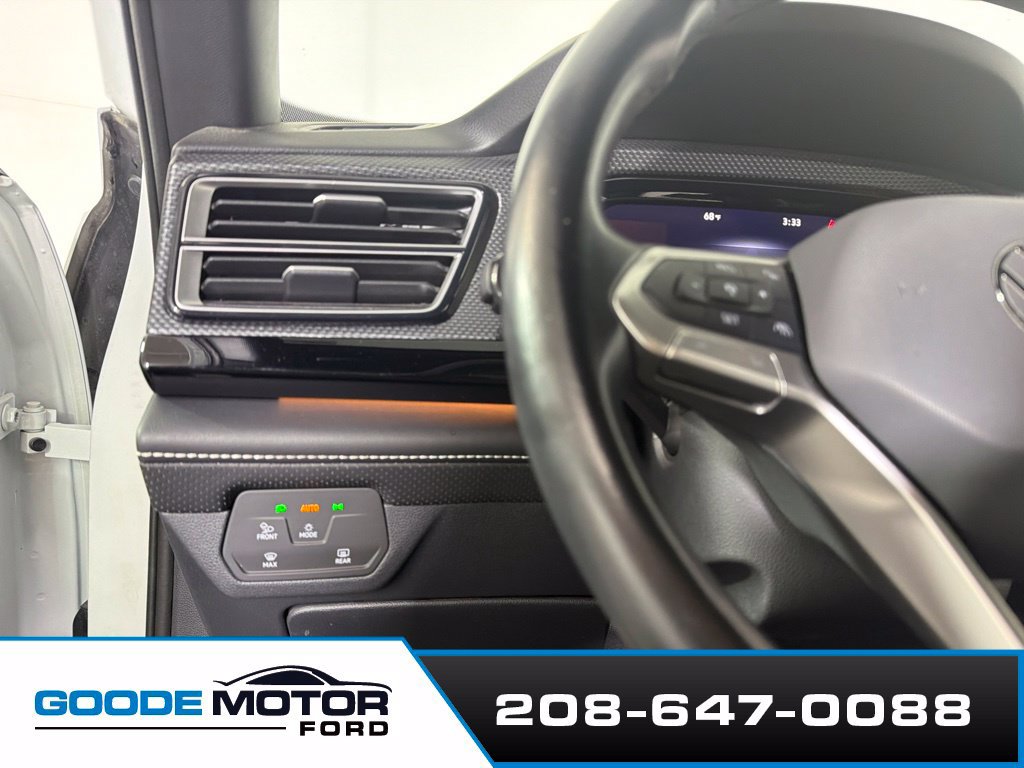 Used 2024 Volkswagen Atlas Cross Sport SEL R-Line AWD/4WD image 13