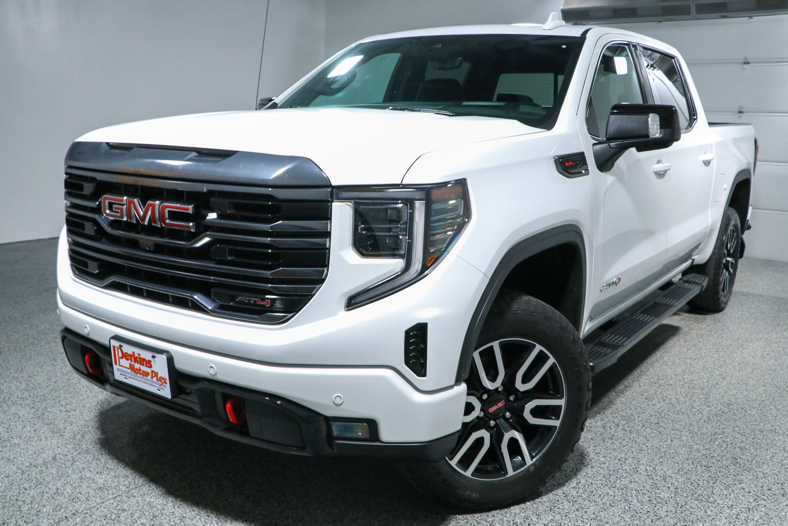 Used 2023 GMC Sierra 1500 AT4 w/ Technology Package AWD/4WD image 35