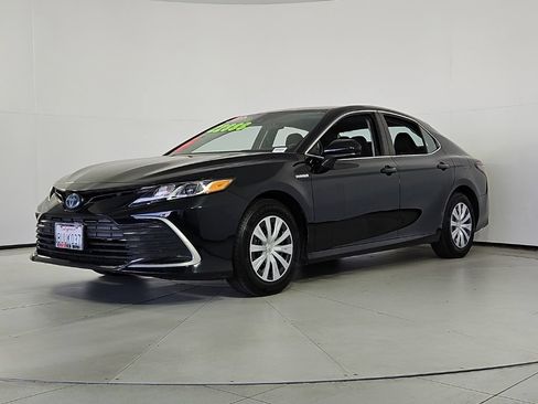 Used 2021 Toyota Camry LE FWD image 2
