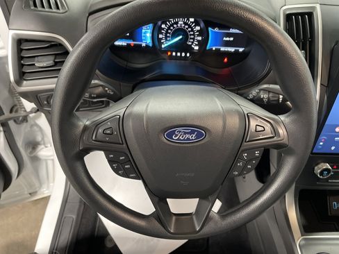 Used 2022 Ford Edge SE w/ Black Appearance Package image 17