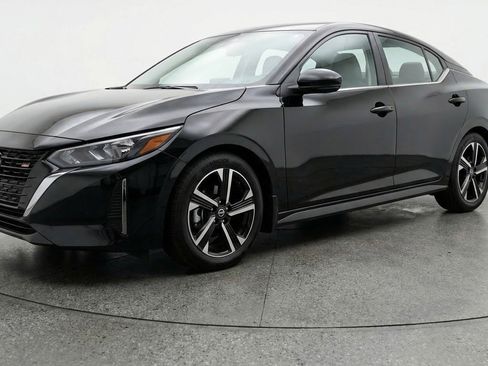 Used 2025 Nissan Sentra SV image 3