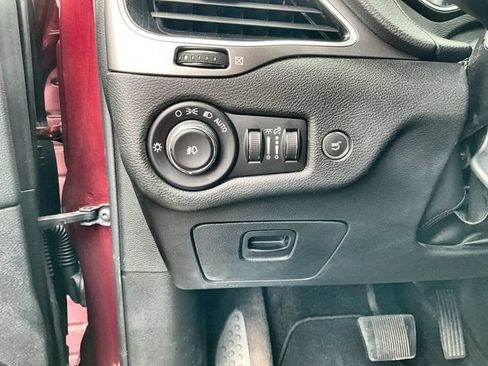 Used 2019 Jeep Cherokee Limited AWD/4WD image 18