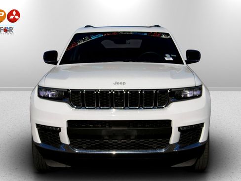 Used 2024 Jeep Grand Cherokee L Limited w/ Luxury Tech Group II image 3