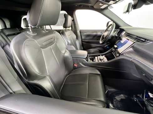 Used 2022 Jeep Grand Cherokee Overland w/ Luxury Tech Group IV image 27