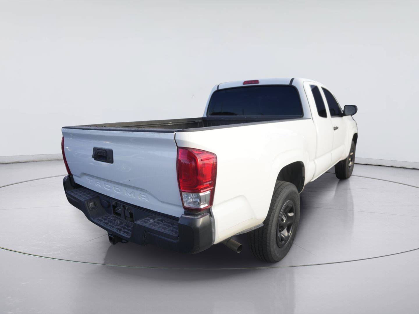 Used 2017 Toyota Tacoma SR RWD image 2