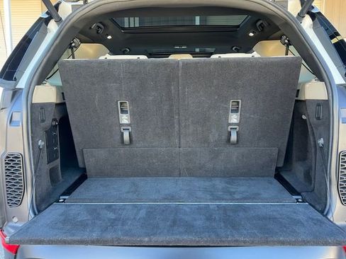 Used 2017 Land Rover Discovery HSE image 33