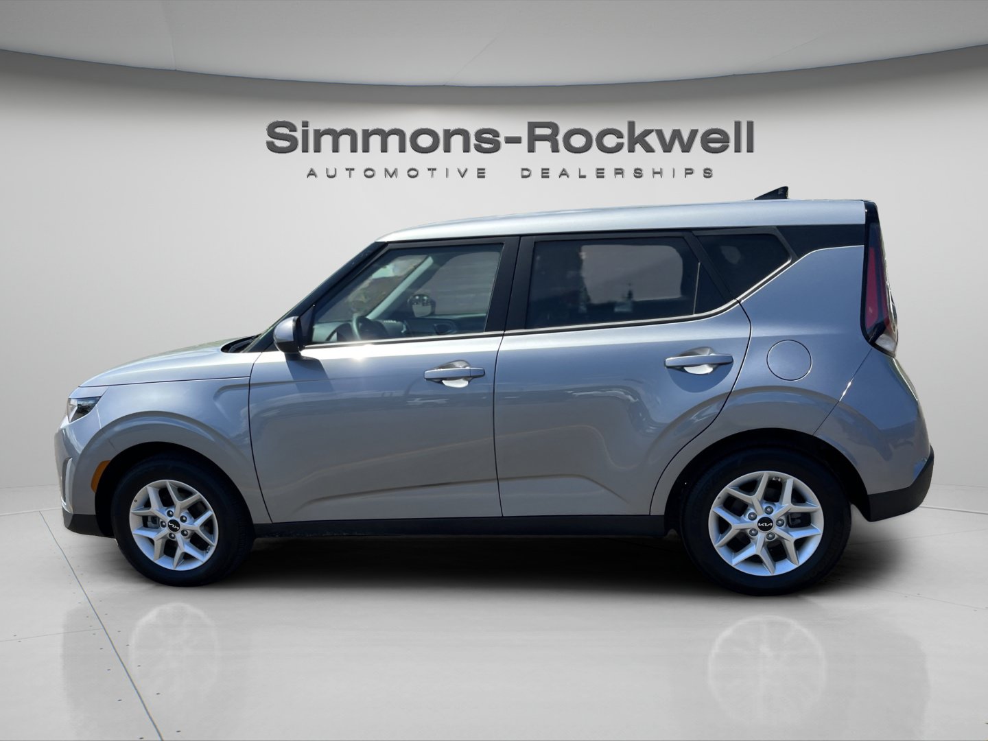 Used 2025 Kia Soul LX FWD image 2